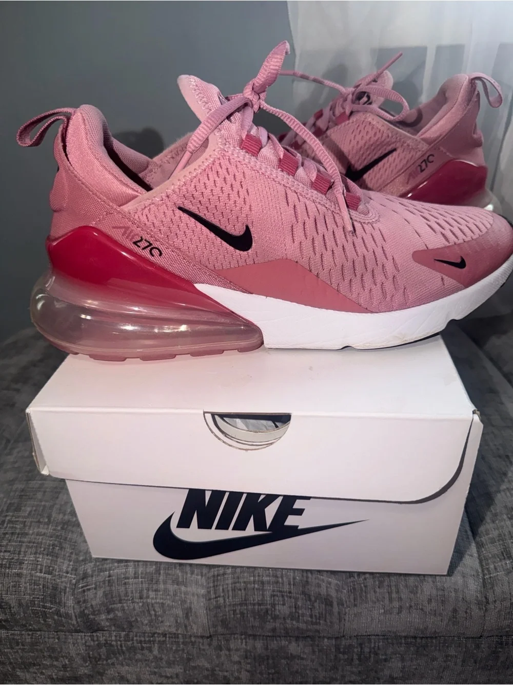 Nike Women’s Sneakers - Air 270 - Picture 5 of 9